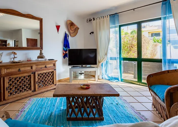 Sunny 2bdr House W/ Private Pool By Lovelystay *