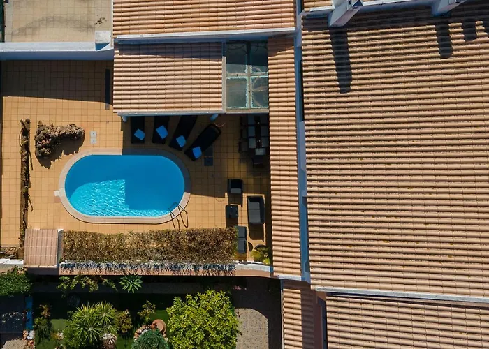 Sunny 2bdr House W/ Private Pool By Lovelystay *