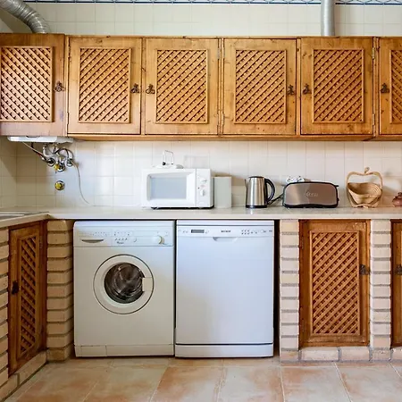 Sunny 2bdr House W/ Private Pool By Lovelystay Daire *