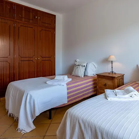 Sunny 2bdr House W/ Private Pool By Lovelystay Apartamento Albufeira