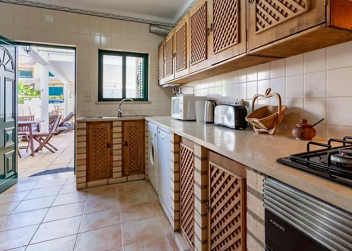 Sunny 2bdr House W/ Private Pool By Lovelystay *